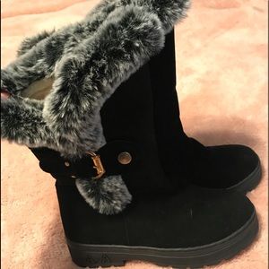 Black Fluffy Boots